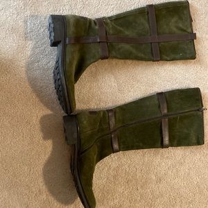Womens Hunter green suede tall boots with brown leather detail sz 9